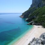 Scopri un rifugio segreto tra coste e tradizioni moderne